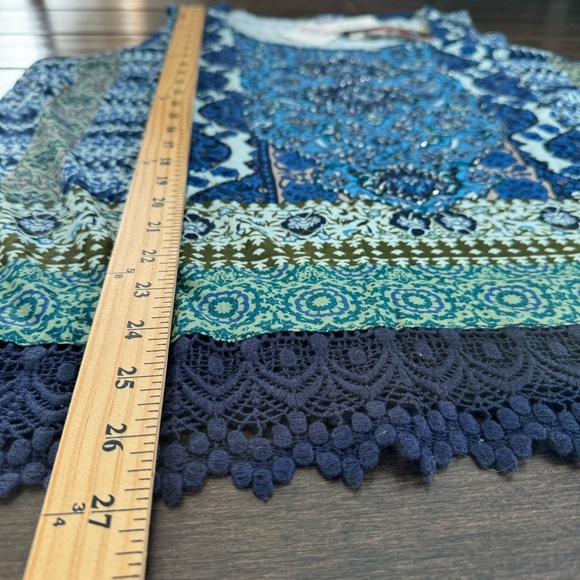 ❤️3/$30 Bila Beaded/Sequin Top - Picture 9 of 10